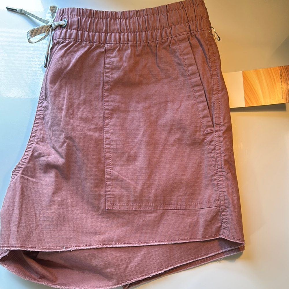 Vuori Vintage Ripstop Short Marsala NWT!! Large